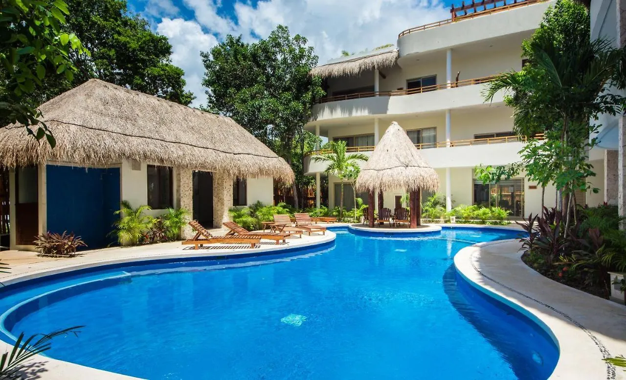 Poolside Bliss With Private Terrace & Jacuzzi Daire Tulum